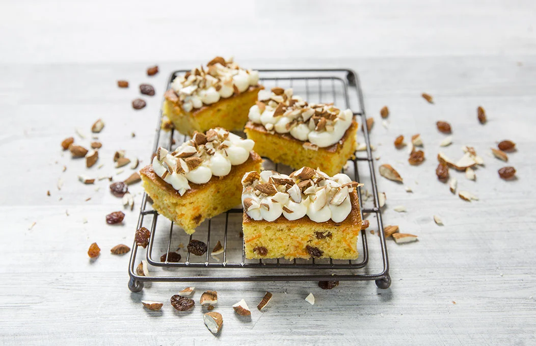 Tortine di carote e uvetta con cream cheese